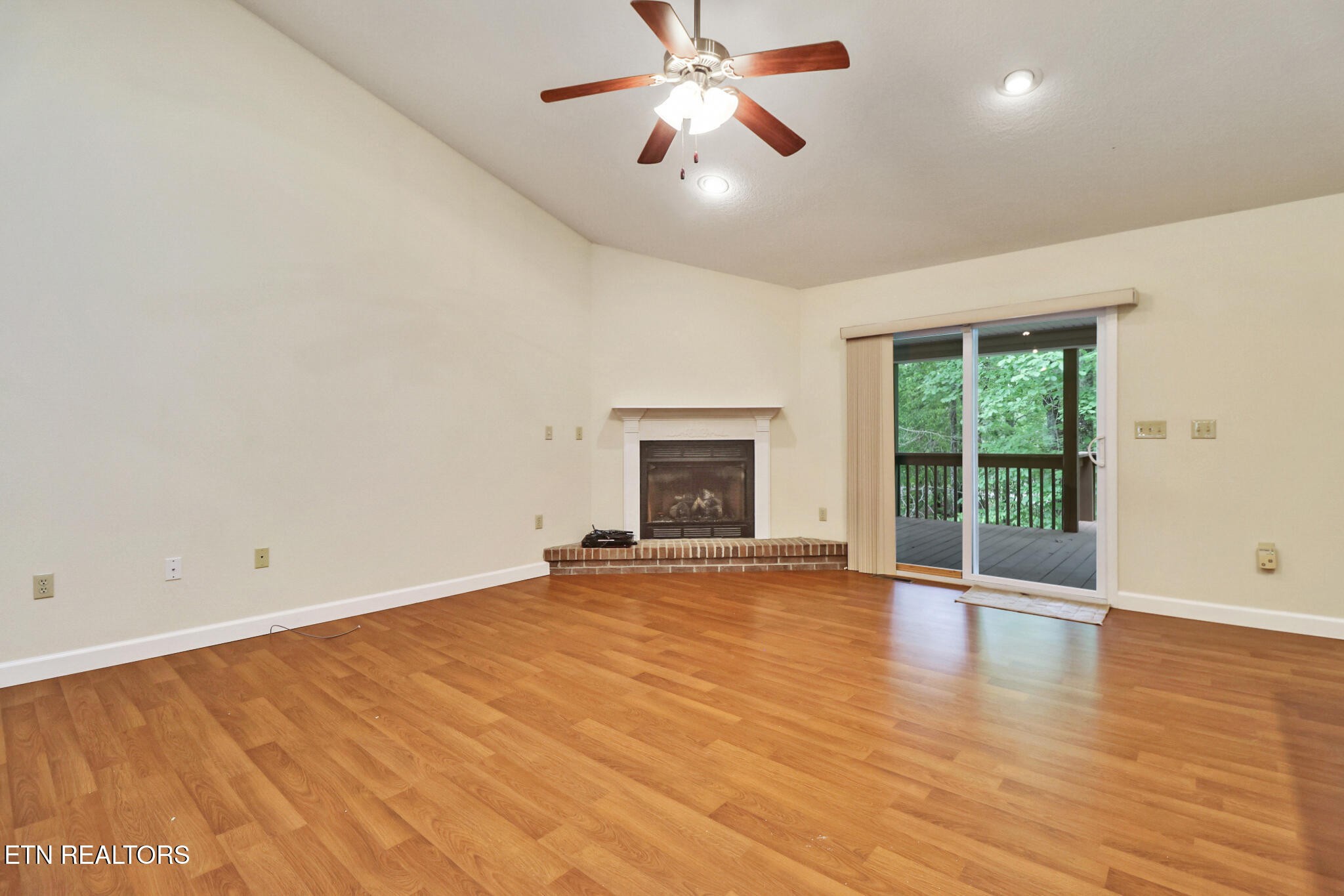 348 Lakeview Drive Property Photo 11