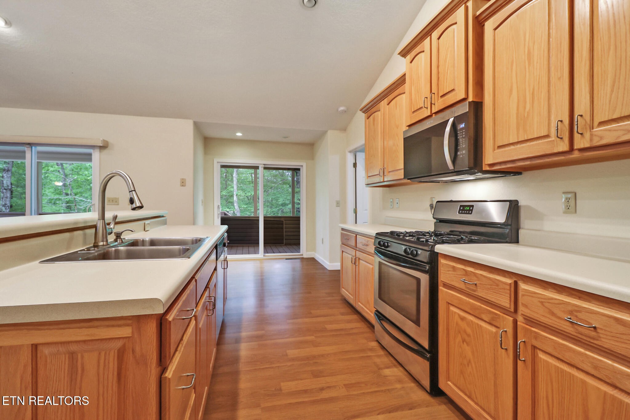 348 Lakeview Drive Property Photo 12