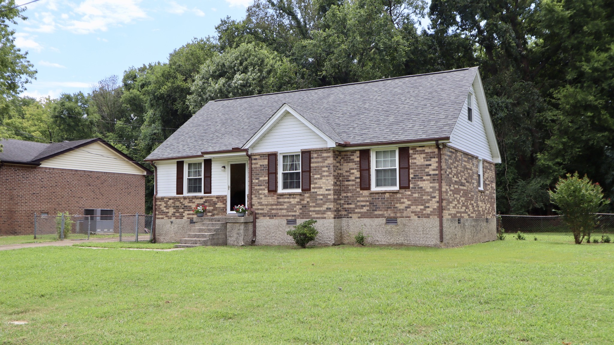 2528 Mcginnis Dr Property Photo 1