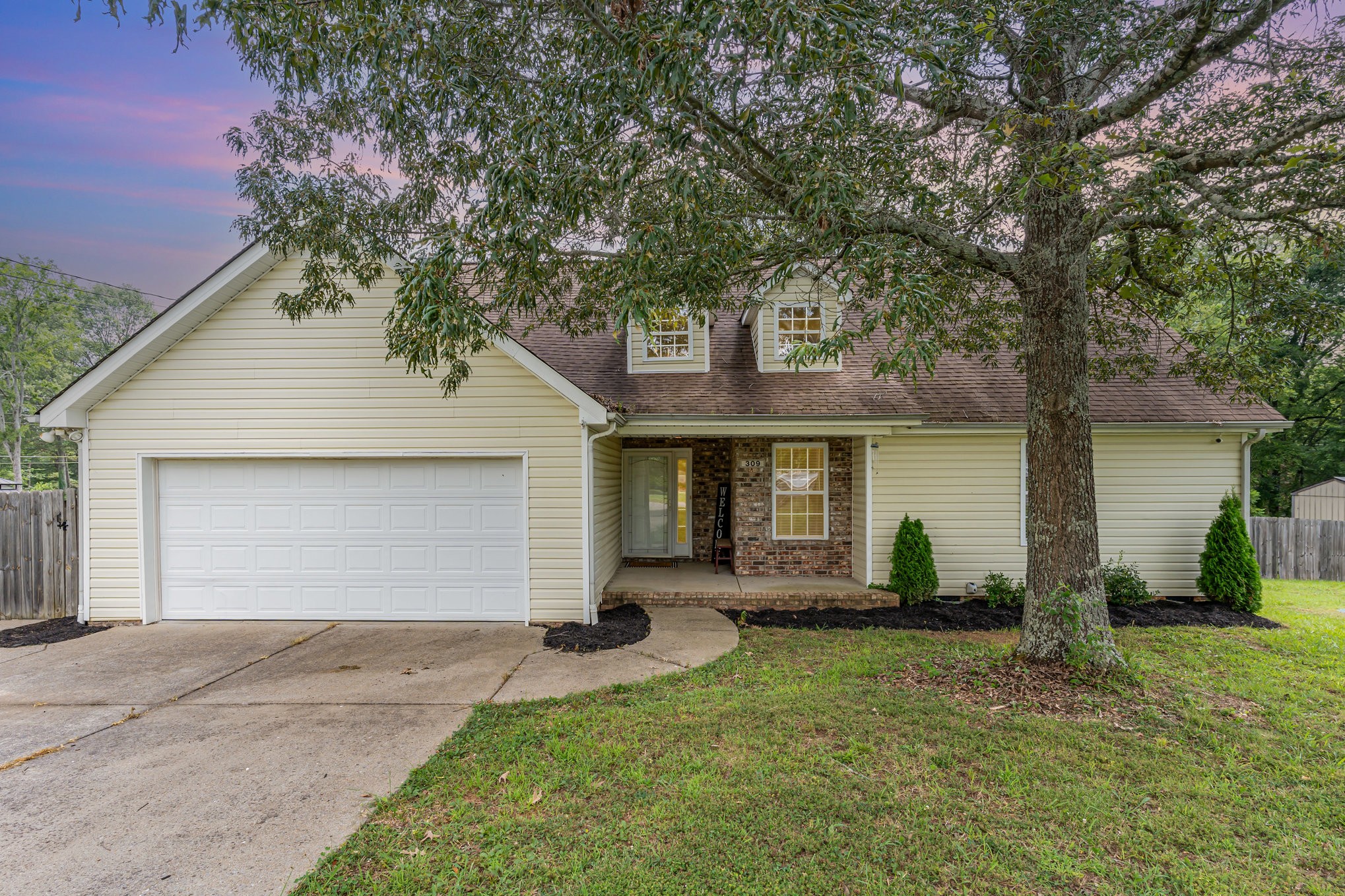 309 Sunnycrest Dr Property Photo 1