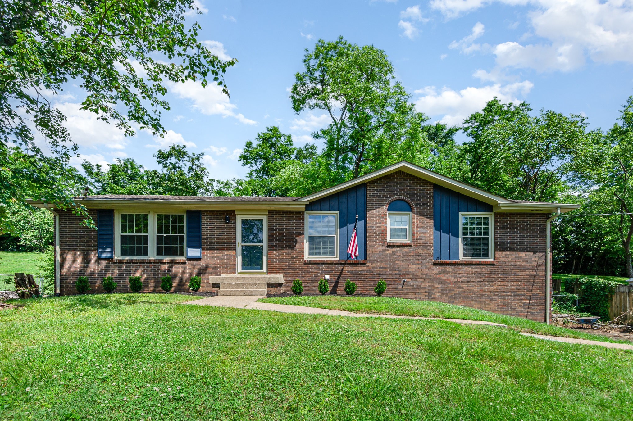 138 Lakeside Park Dr Property Photo 1