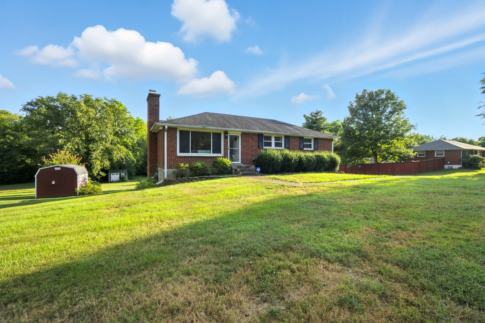 904 Woods Lake Dr Property Photo 1