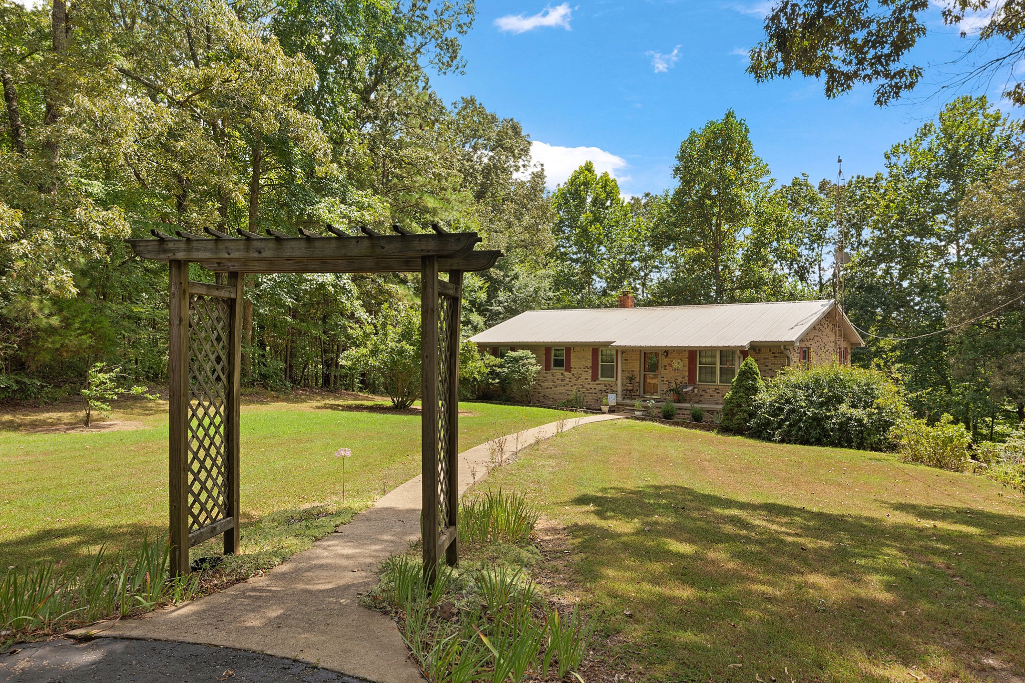 965 Spring Hill Rd Property Photo 1