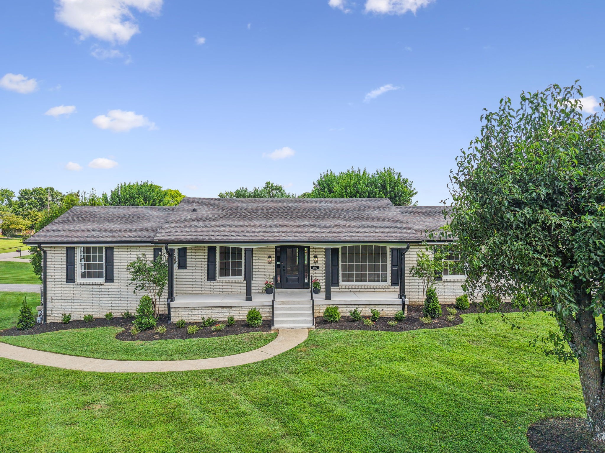 100 Catalpa Dr Property Photo 1
