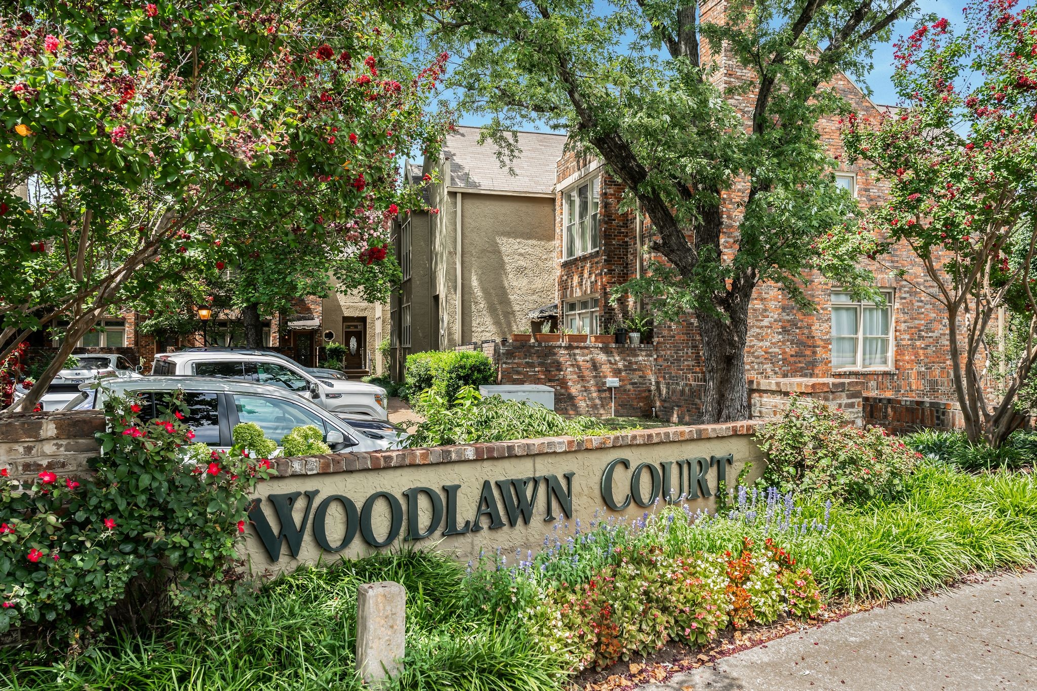 2828 Woodlawn Drive Property Photo 1
