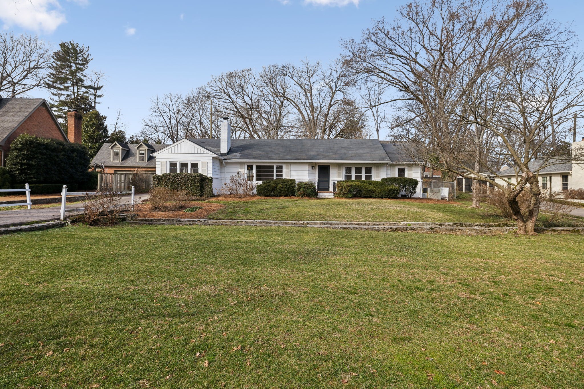 1221 Nichol Ln Property Photo 1