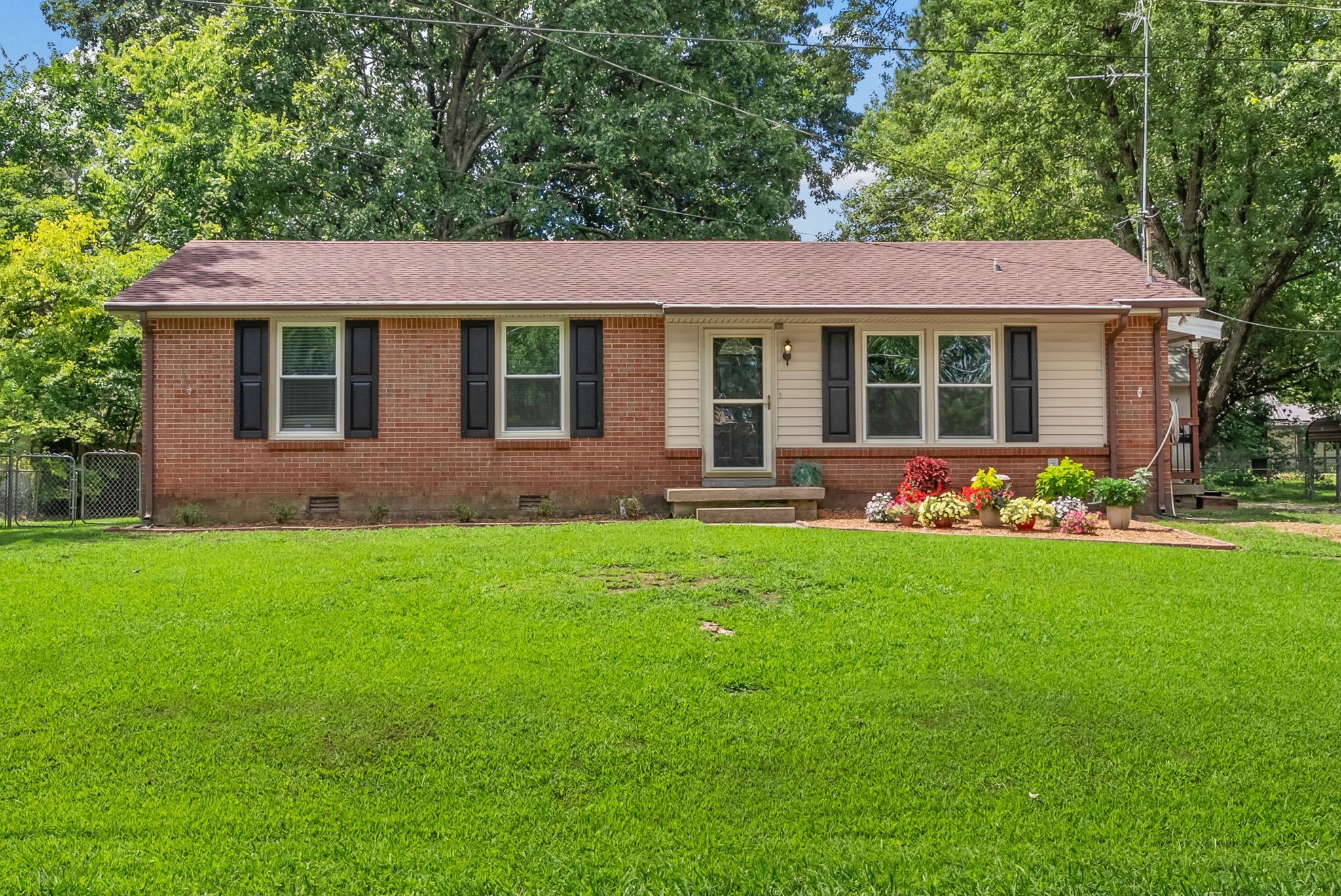 510 Yvonne Dr Property Photo 1