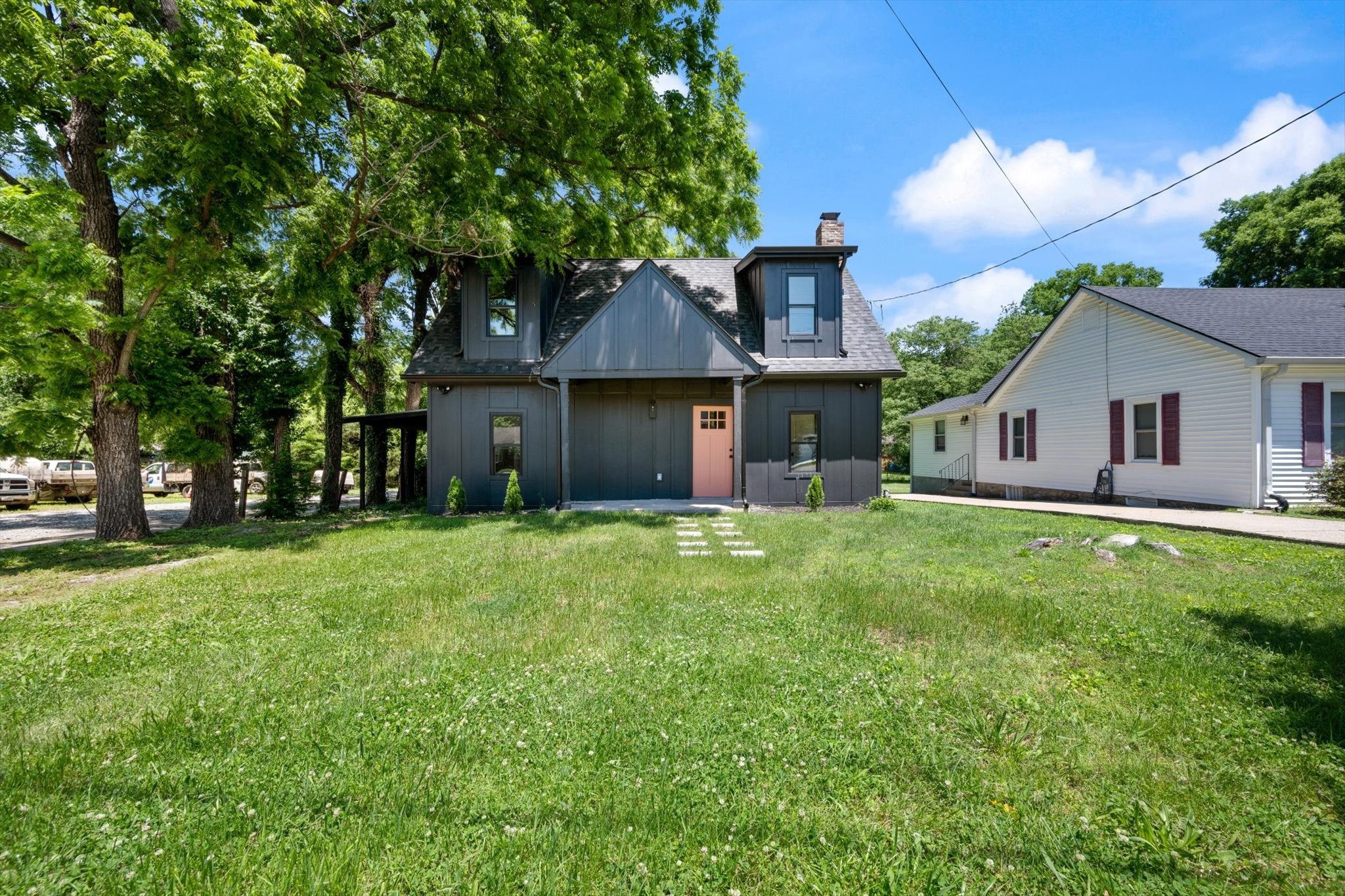 1327 Mcalpine Ave Property Photo 2