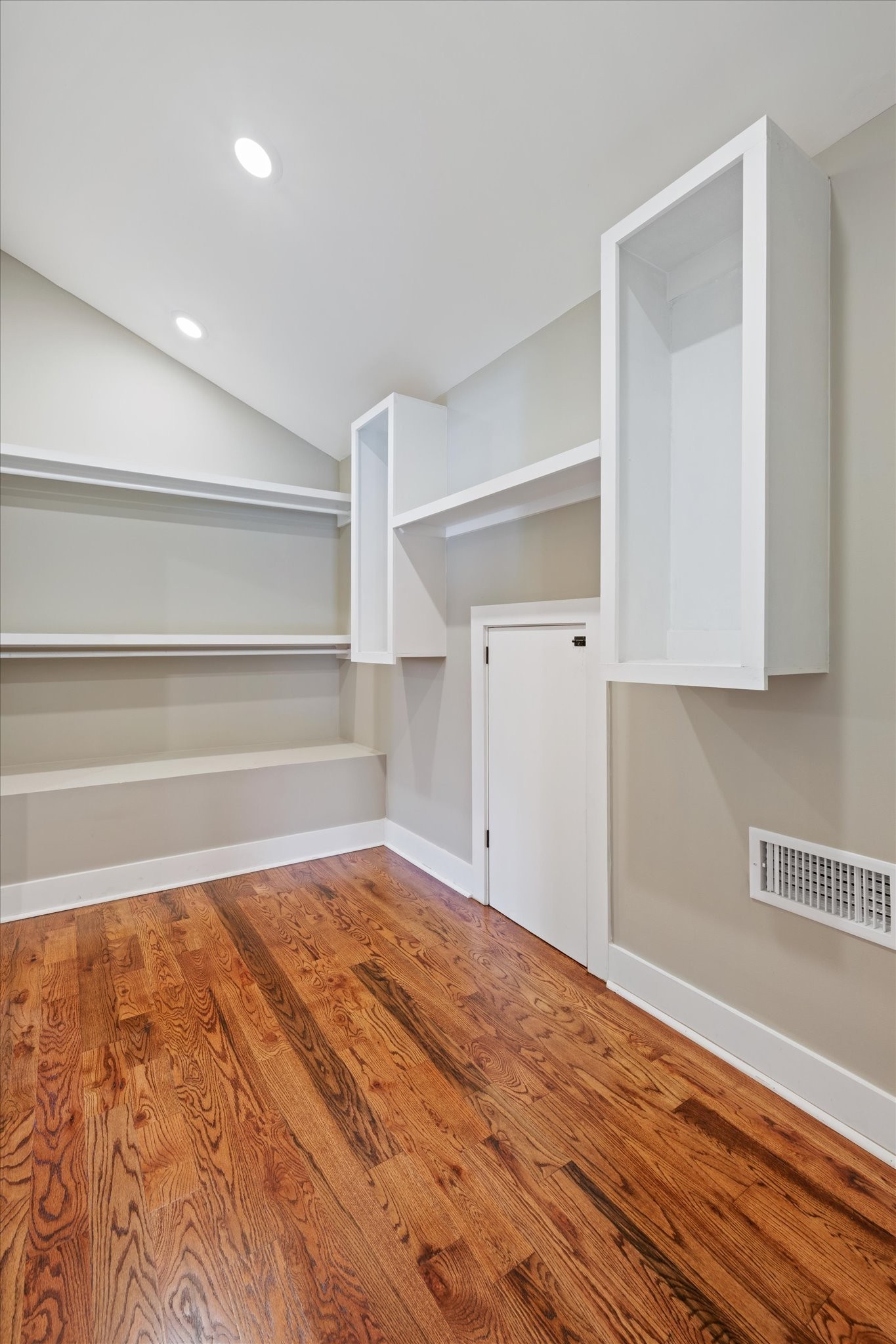 1327 Mcalpine Ave Property Photo 19