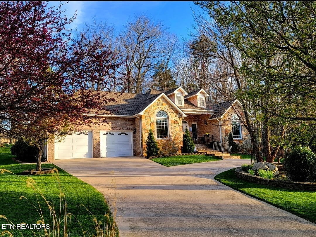 31 Oakcrest Court Property Photo 1