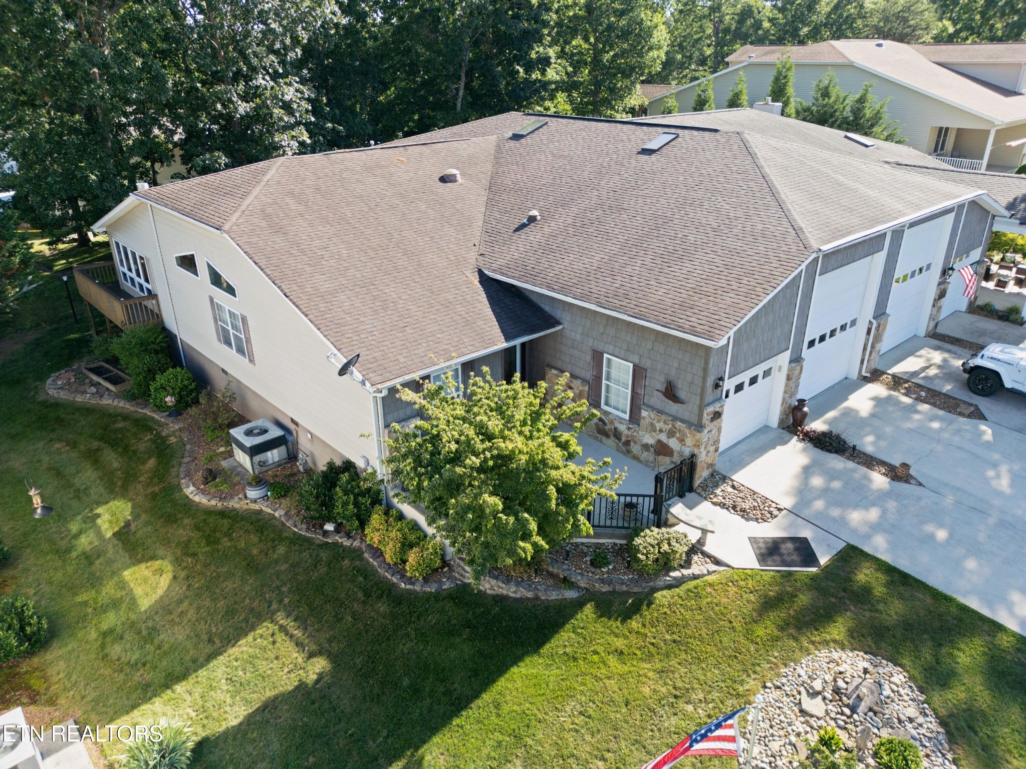 229 Hawthorn Loop