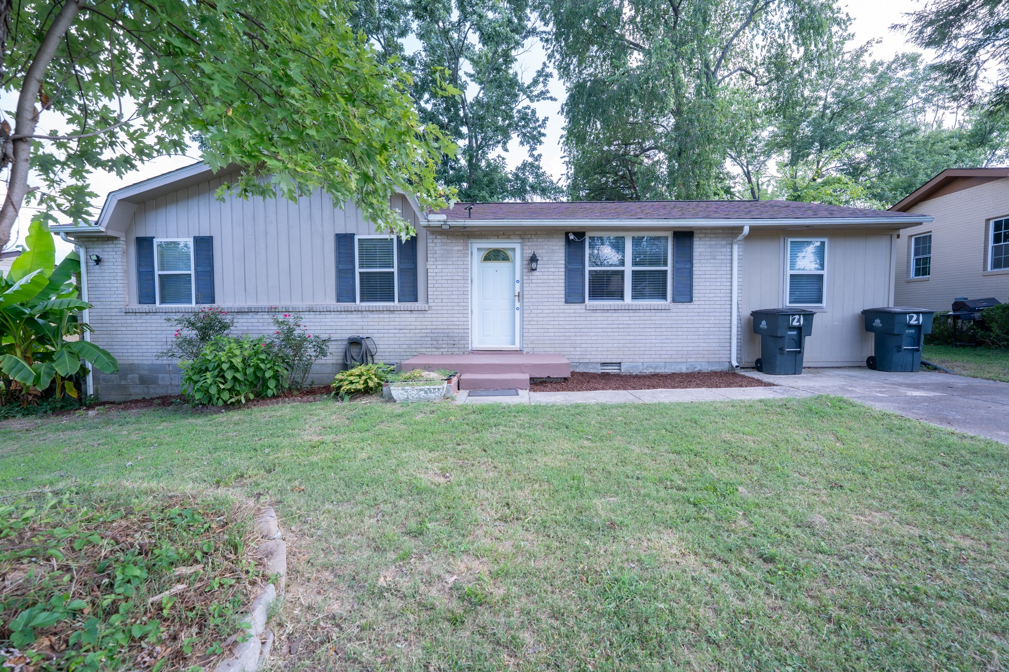 121 Tomarand Rd Property Photo 1