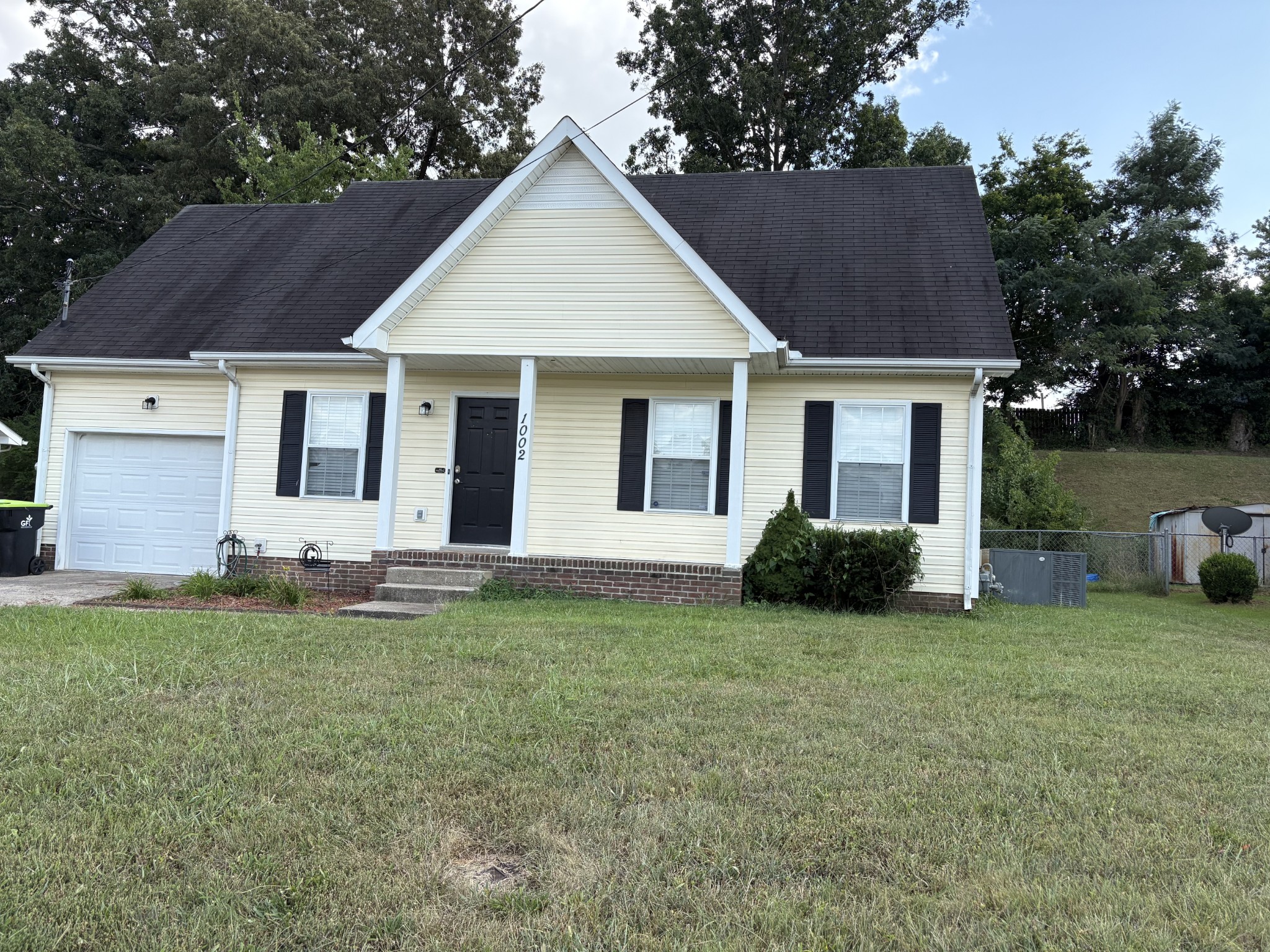 1002 Roedeer Dr Property Photo 1