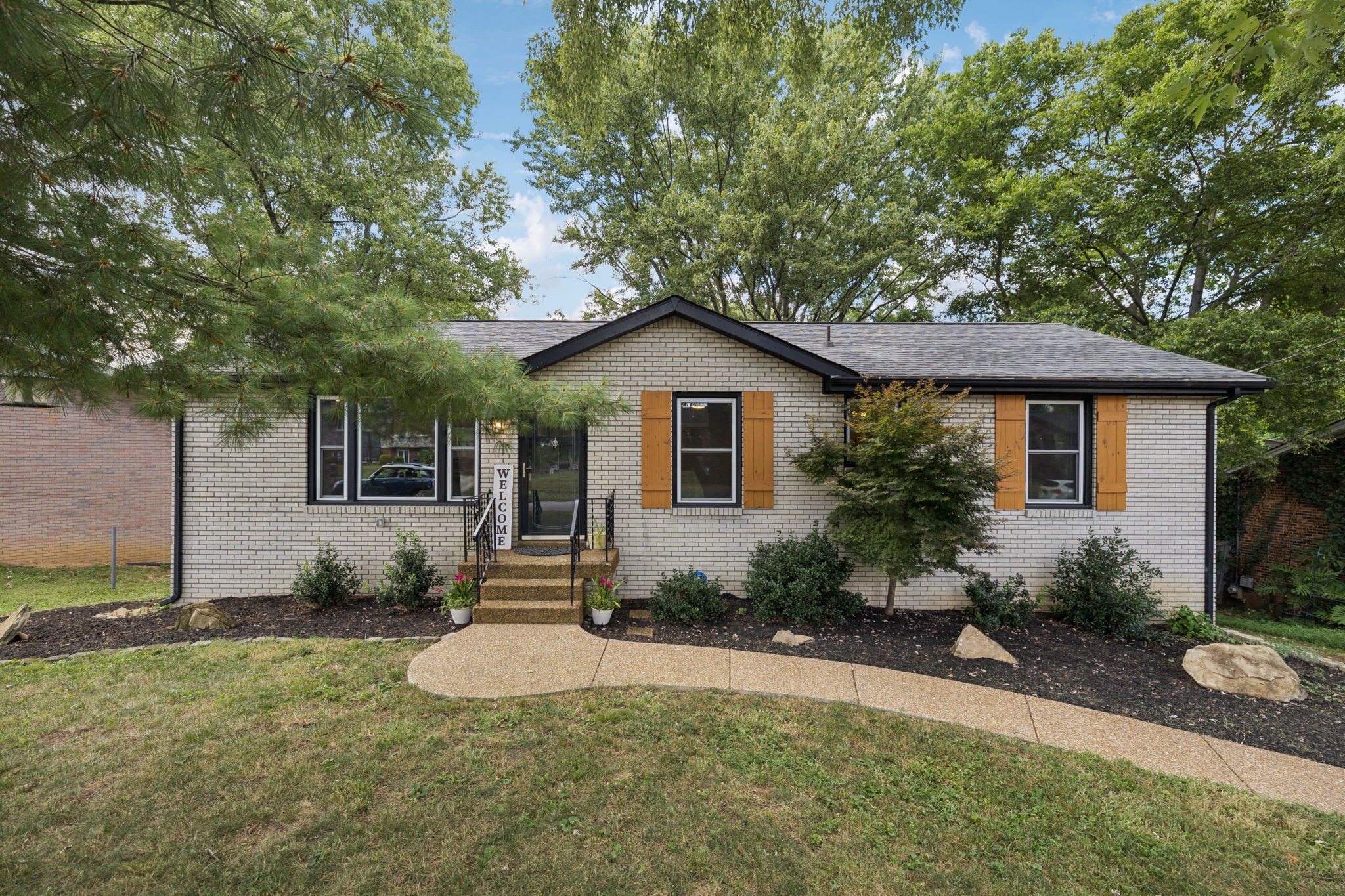 612 Roxanne Dr Property Photo 1
