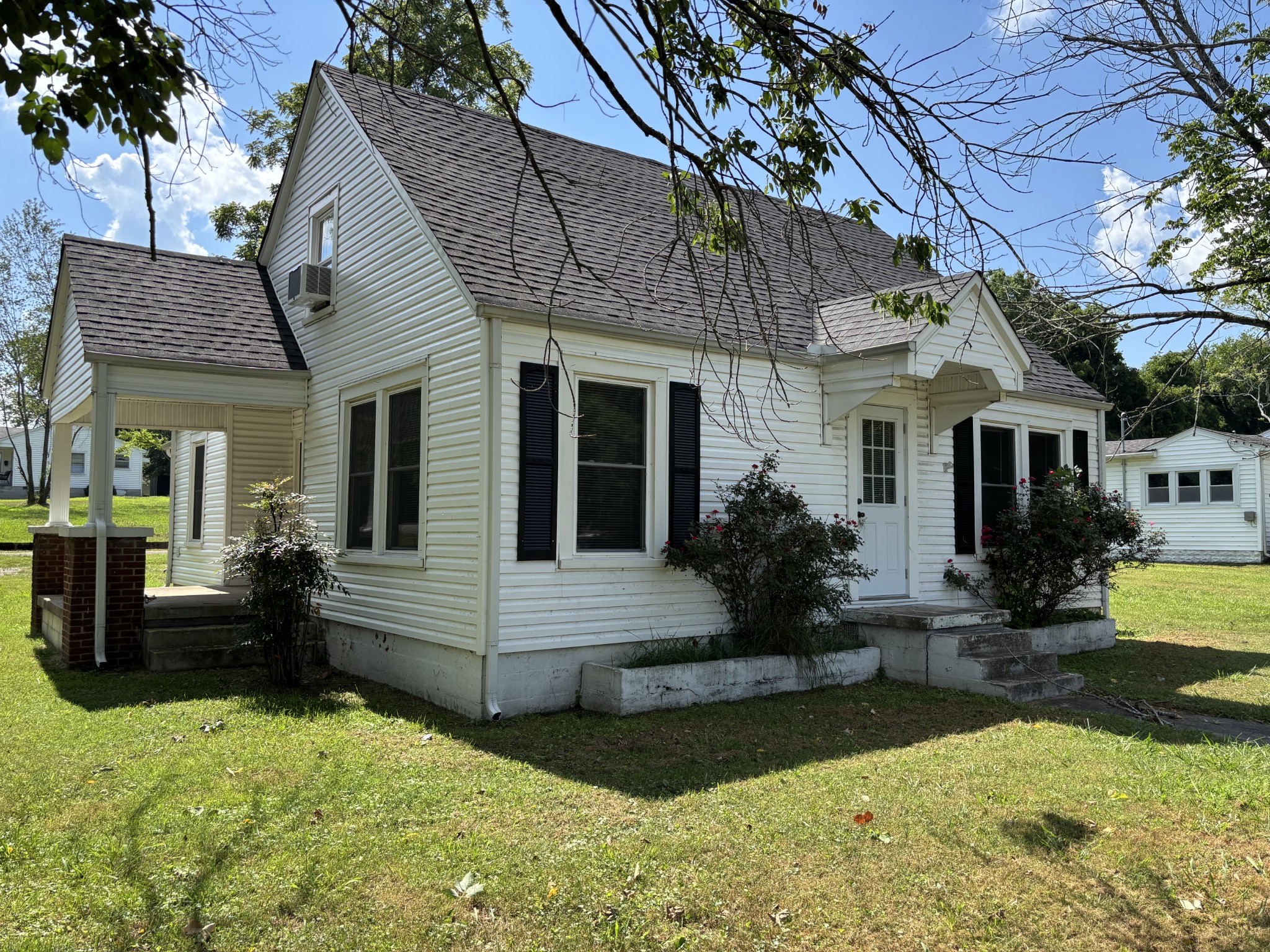 201 Cedar Ln