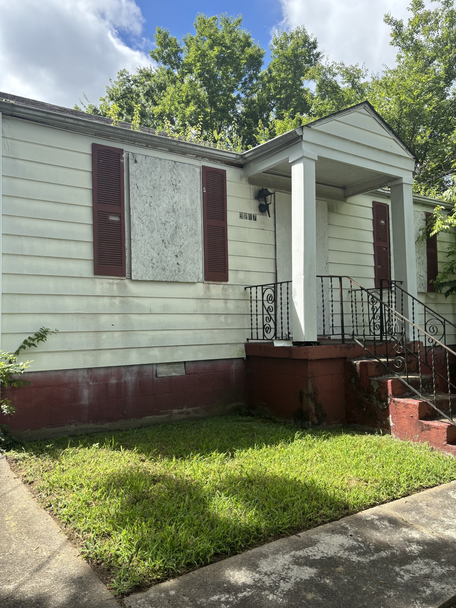3217 Clifton Ave Property Photo 1