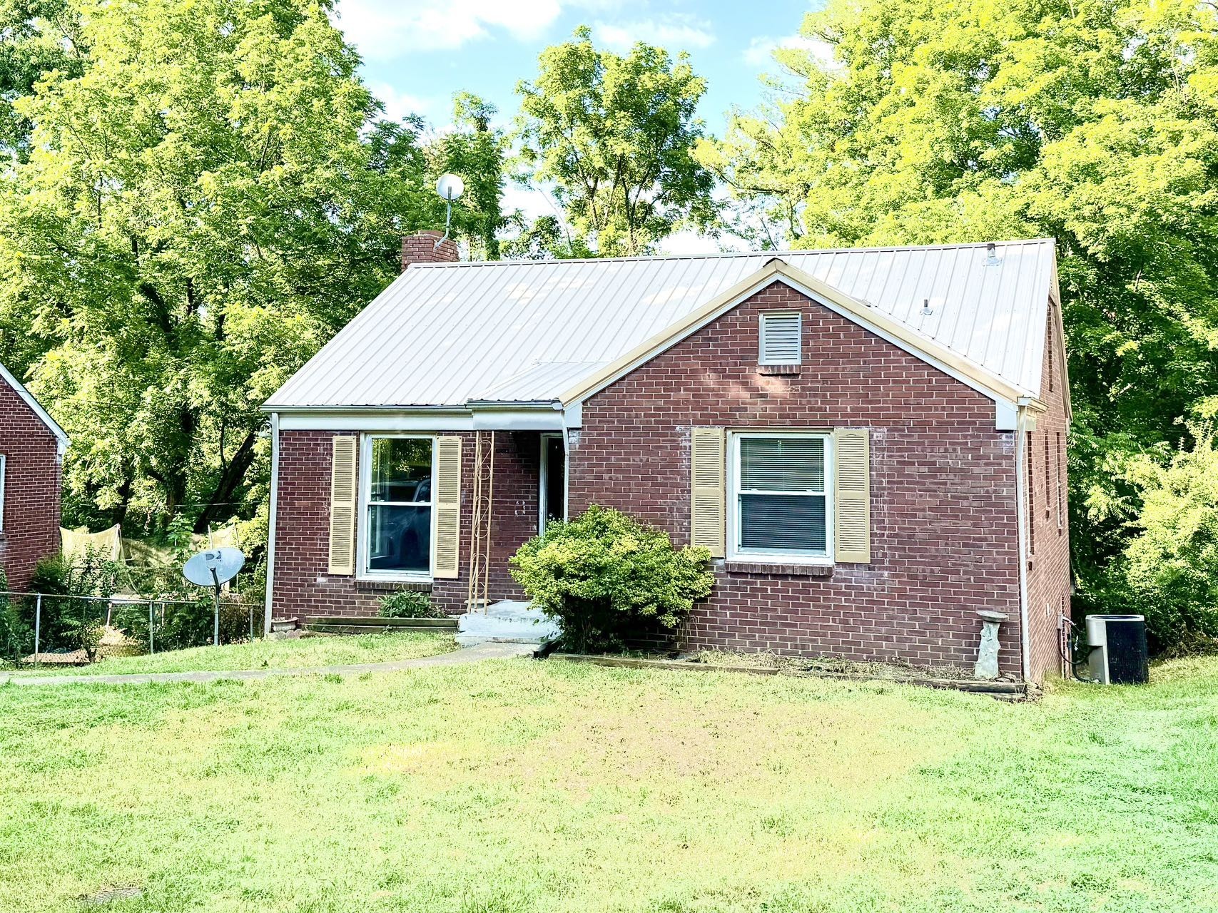 1156 Ridgeway Dr Property Photo 1