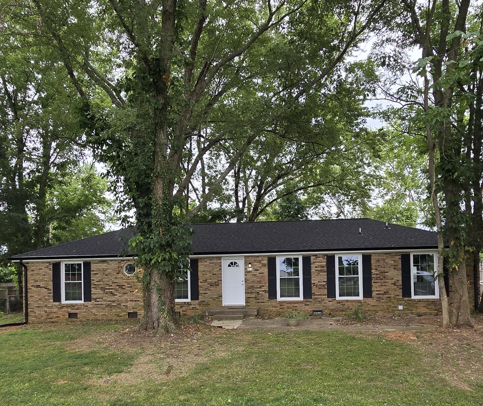 214 Cunningham Ln Property Photo 1