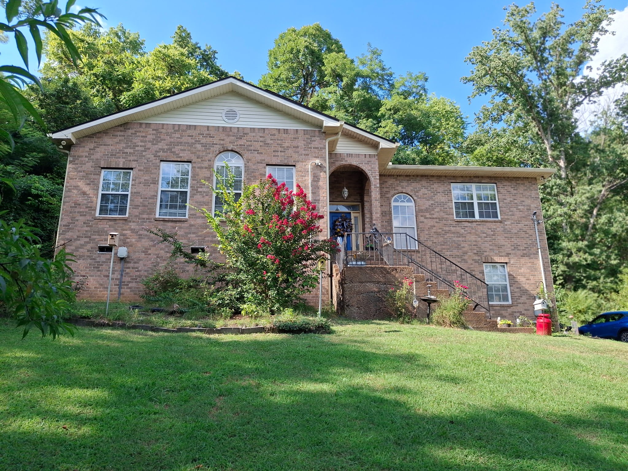 7670 Charlotte Pike Property Photo 1