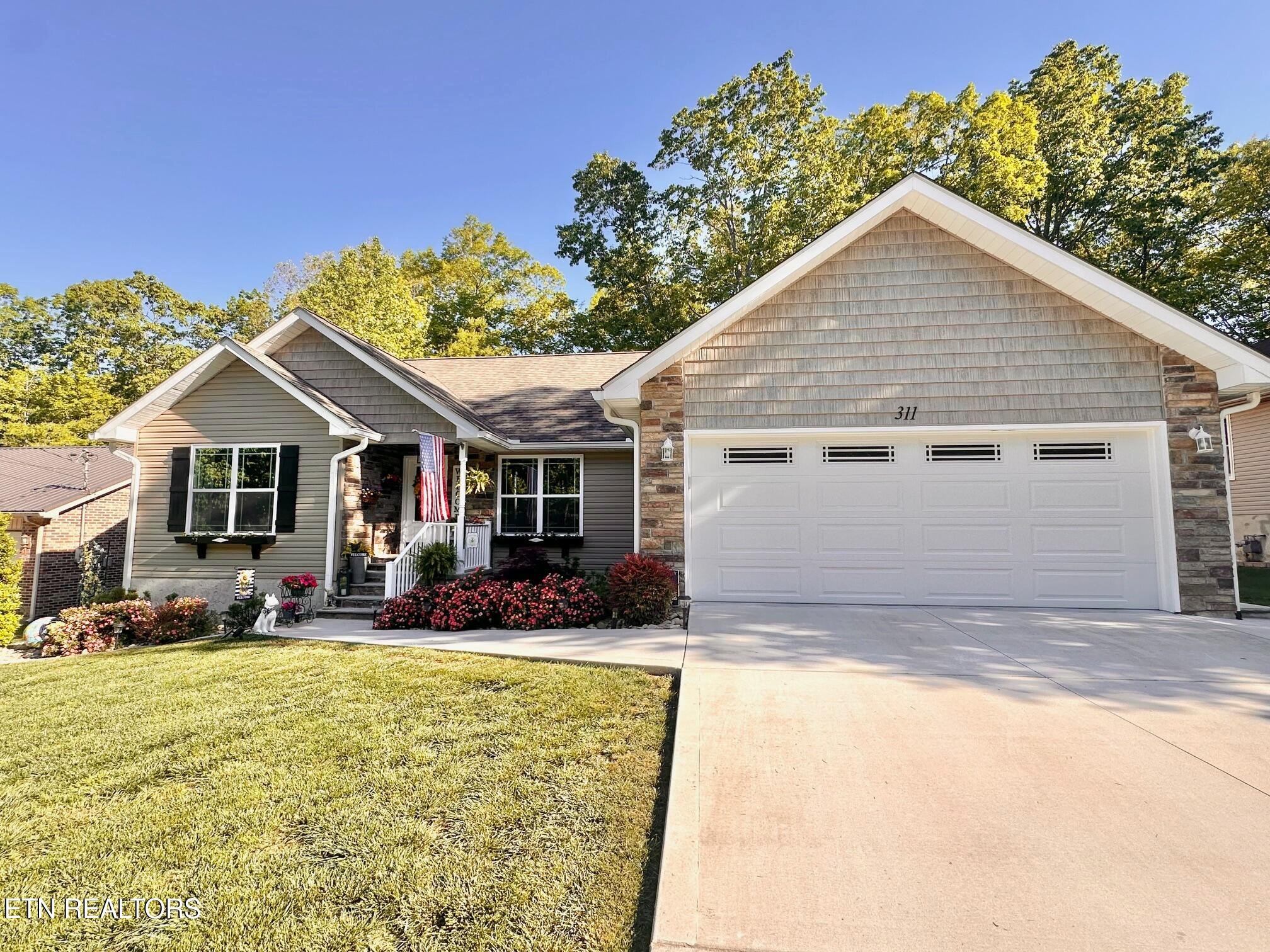 311 Lakeview Drive Property Photo 1