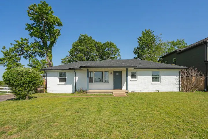 255 Riverside Dr Property Photo 1