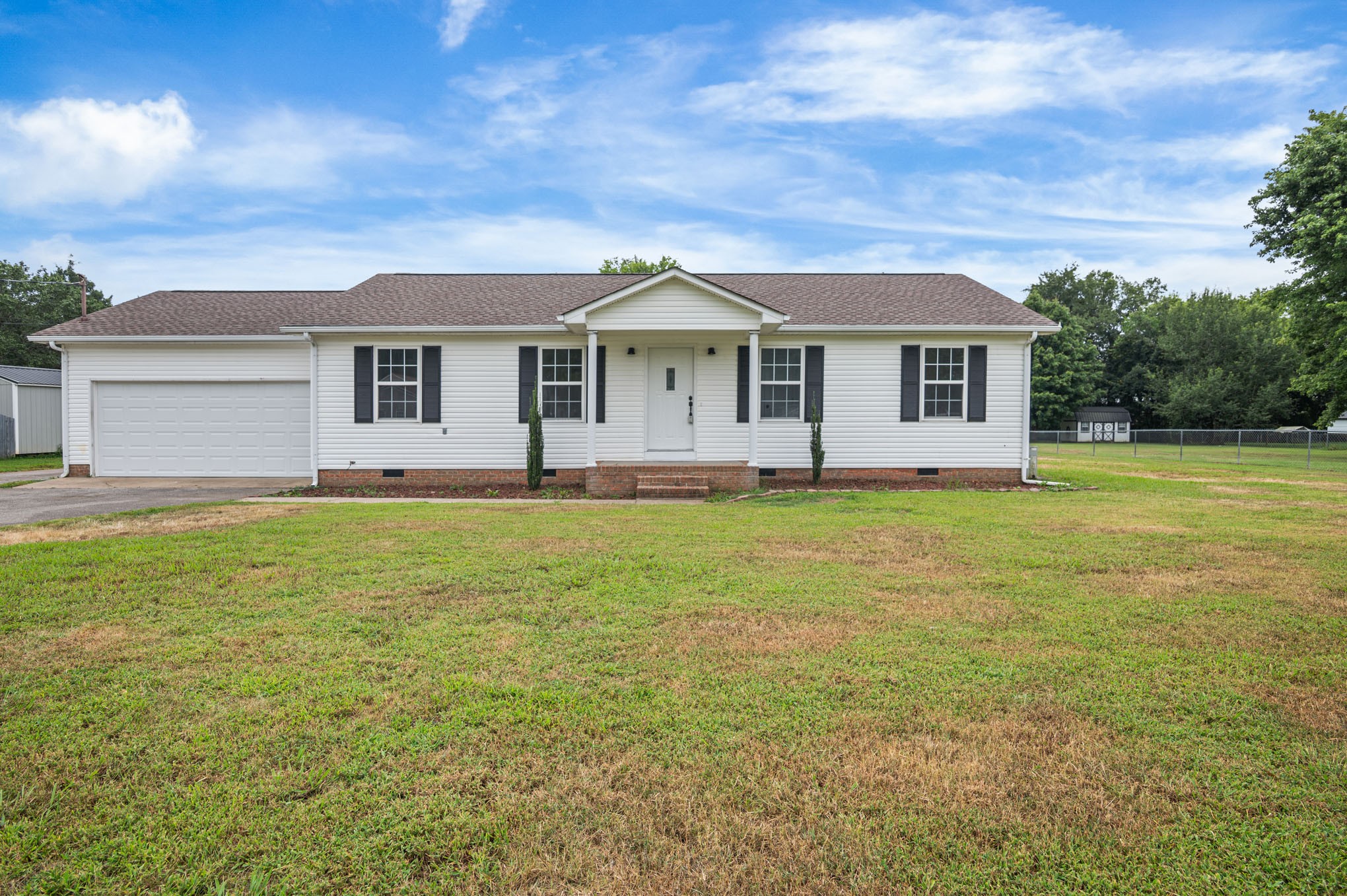 2109 Mae Ln Property Photo 1