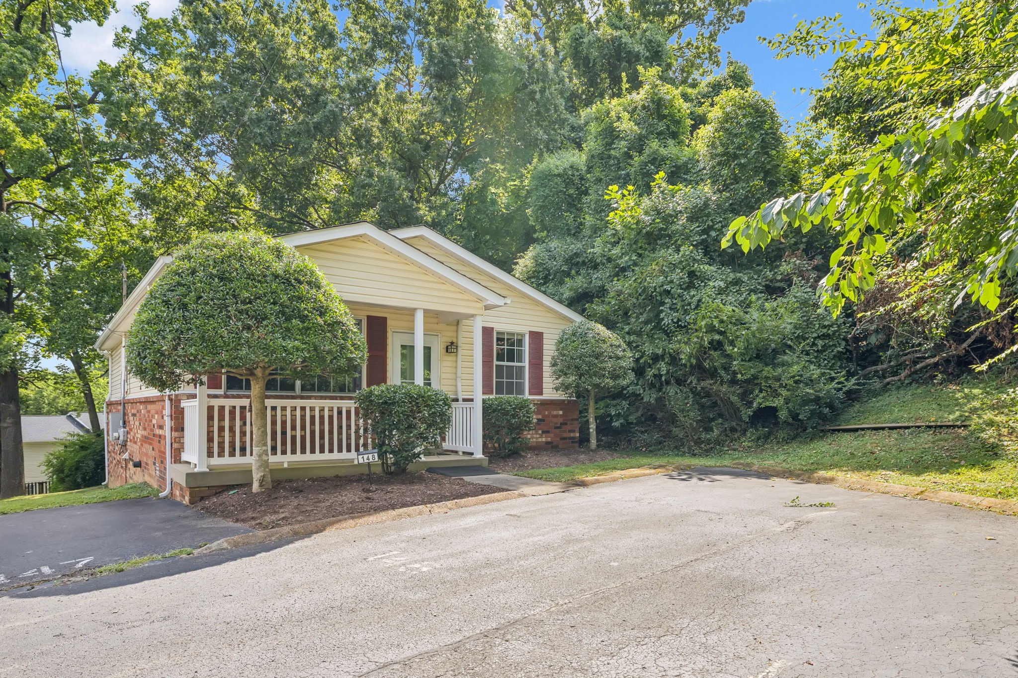 148 Five Oaks Dr Property Photo 1