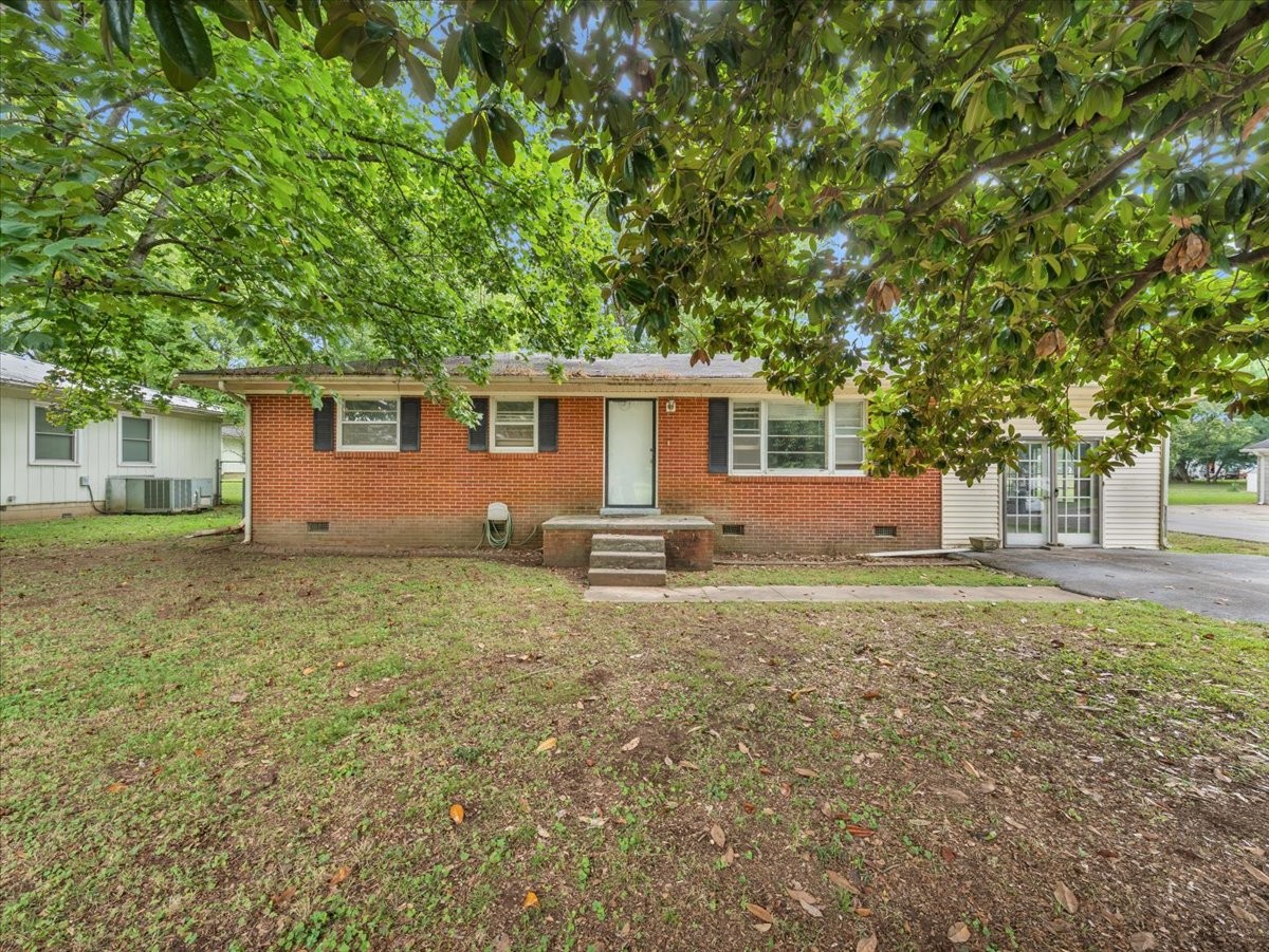 723 Nichols St Property Photo 1