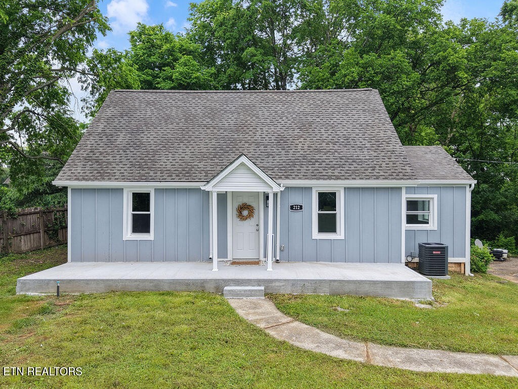 212 N Cedar St Property Photo 1