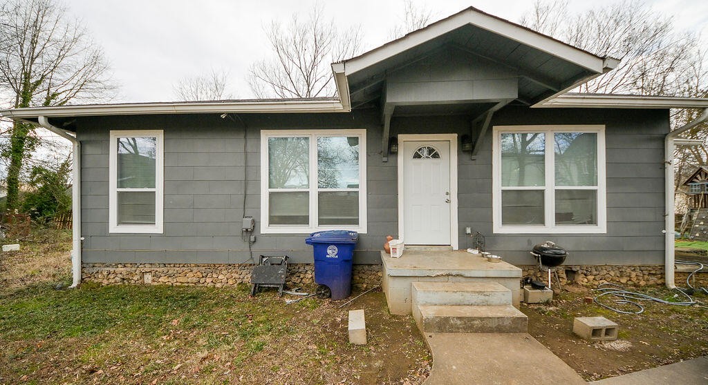 2717 Hickory Valley Road Property Photo 1