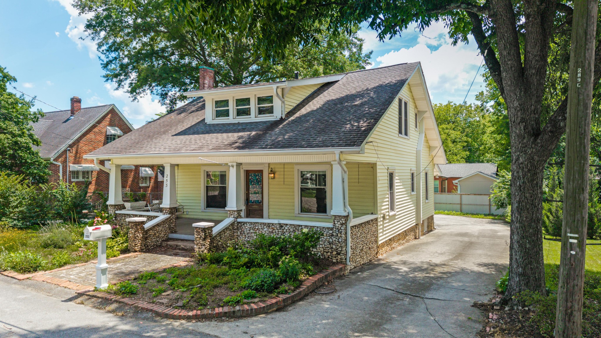 253 15th Street, Nw Property Photo 1