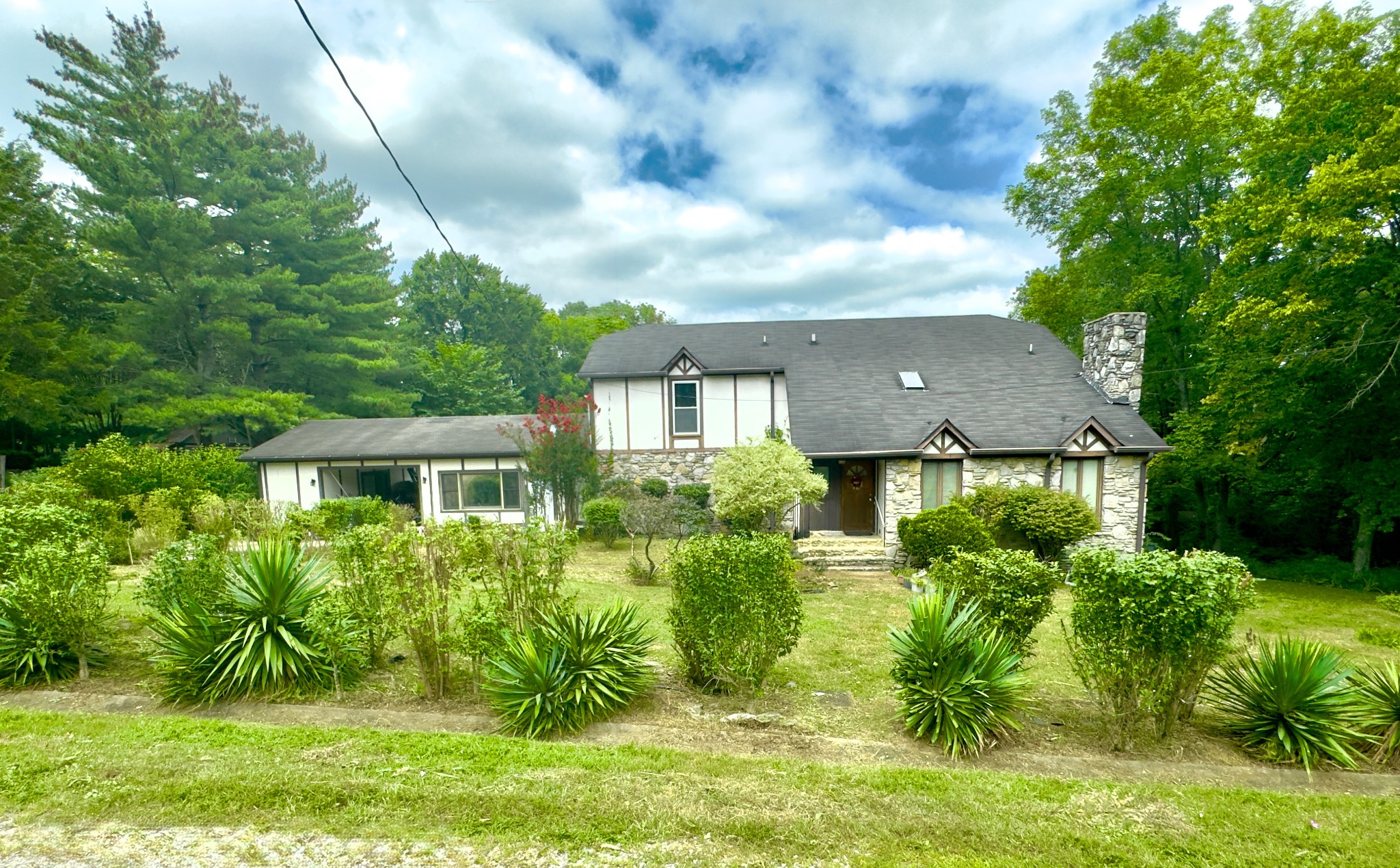 604 Woodshire Dr Property Photo 1