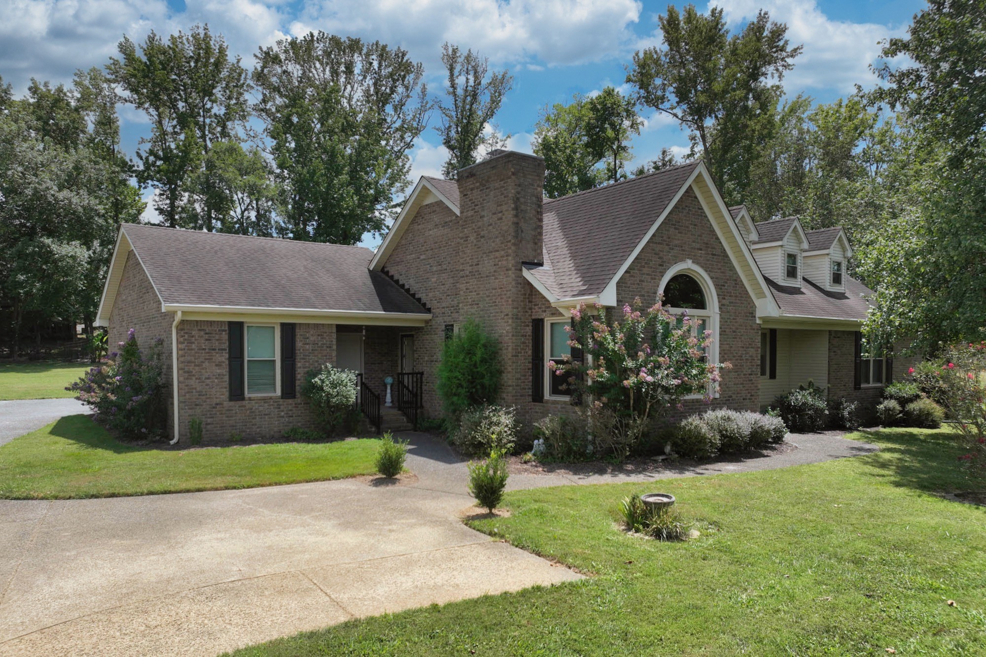 210 The Hollows Ct Property Photo 1