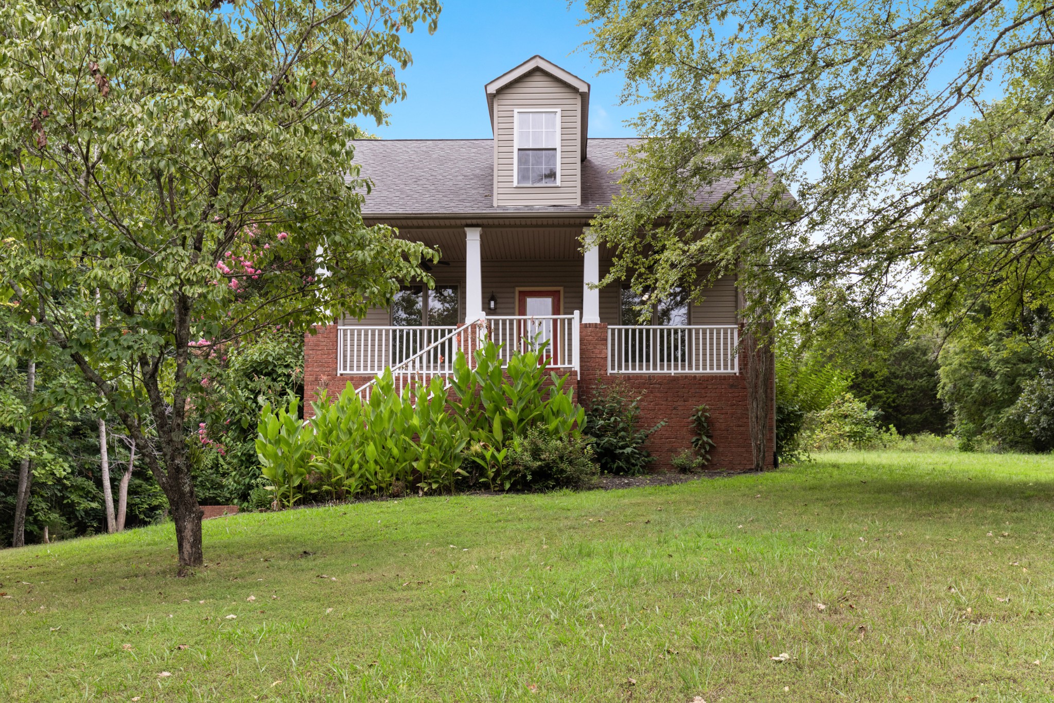 2294 Daniels Rd Property Photo 1