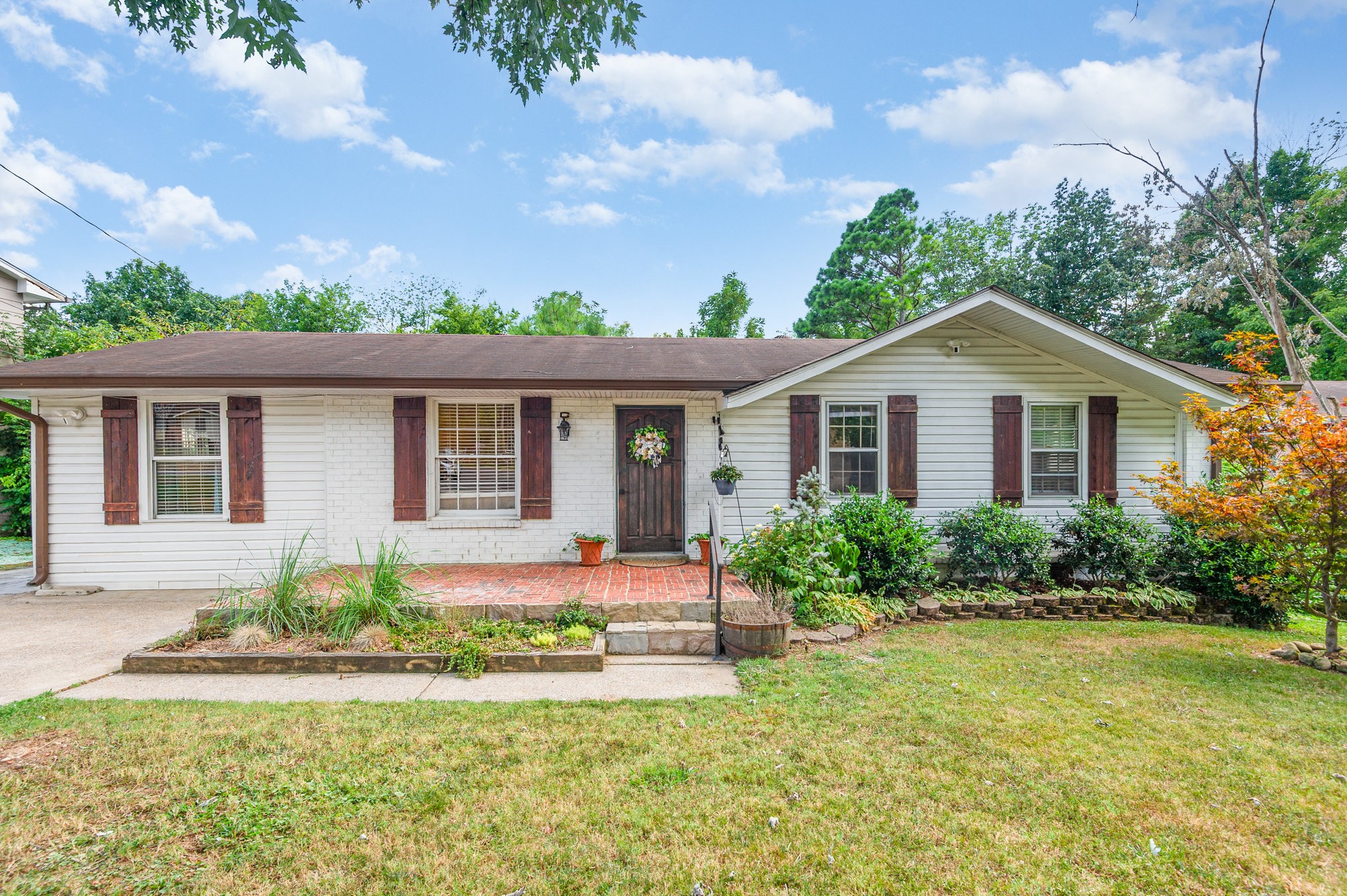 109 Evergreen Cir Property Photo 1