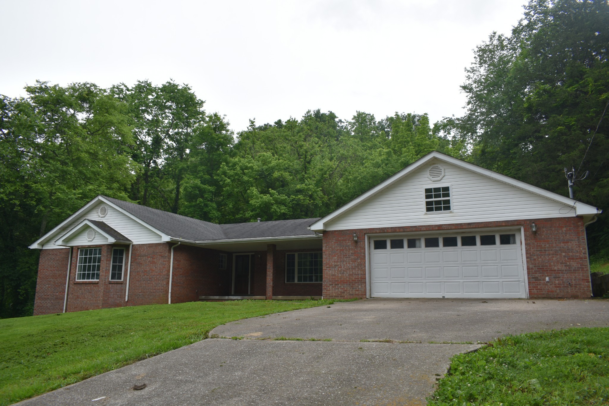 6 Campbell Ln Property Photo 1
