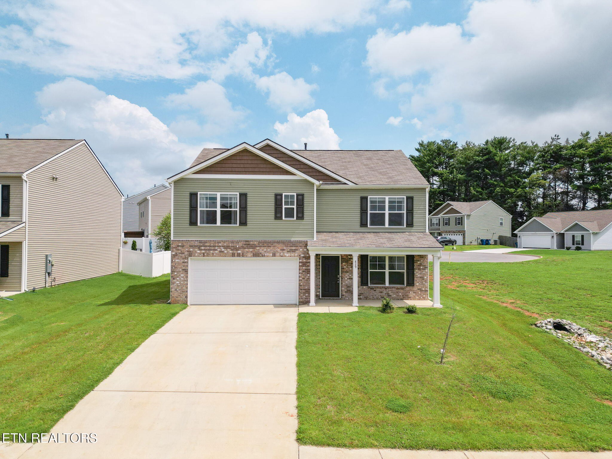 829 Greene Meadow Drive Property Photo 1