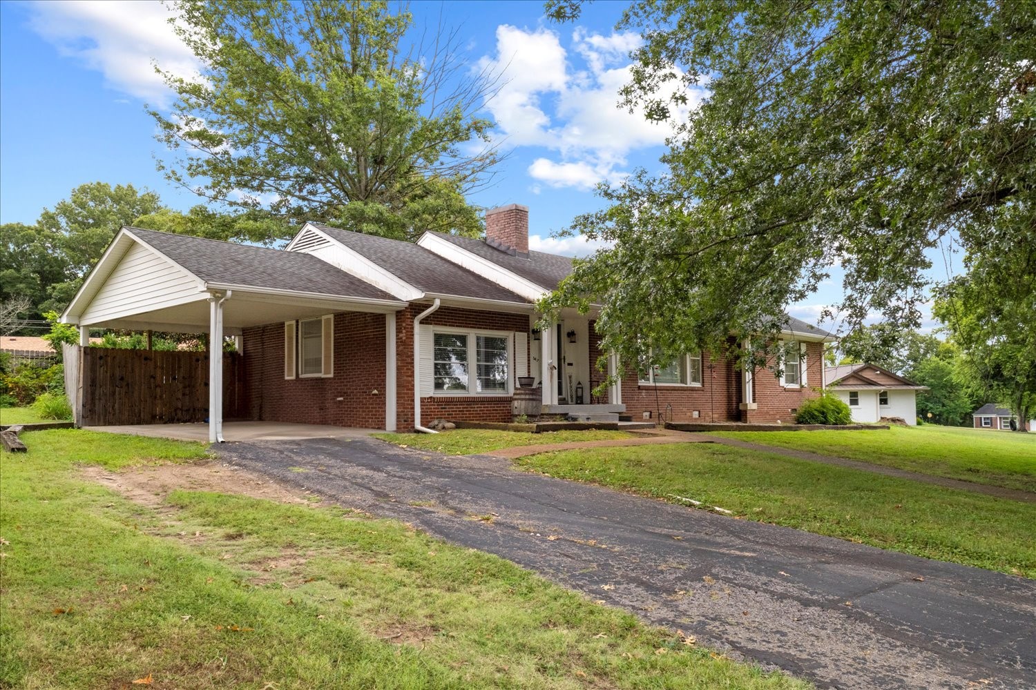 347 Oakwood Dr Property Photo 1