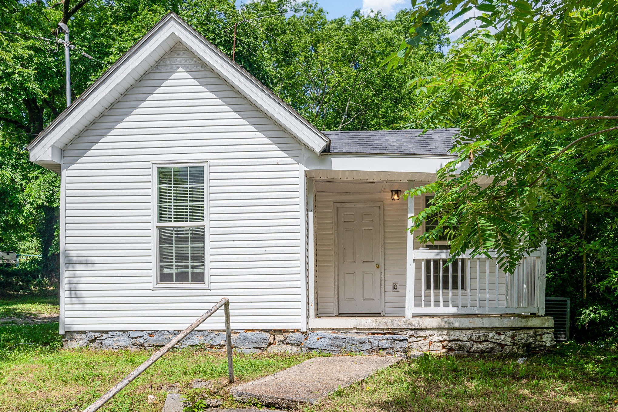 1018 Bridge St Property Photo 1