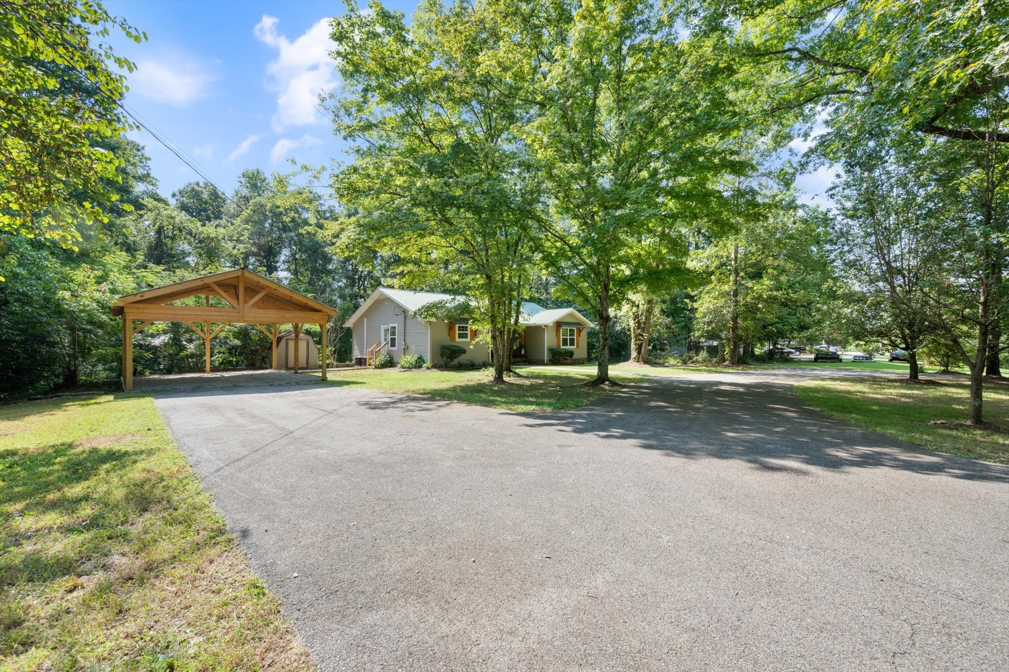 1527 White Bluff Rd Property Photo 1