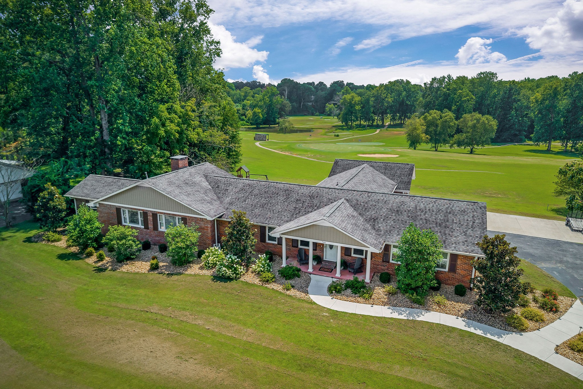 760 Lakeland Dr