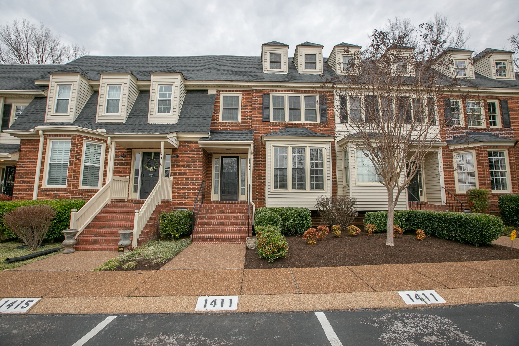 1411 Cambridge Dr Property Photo 1