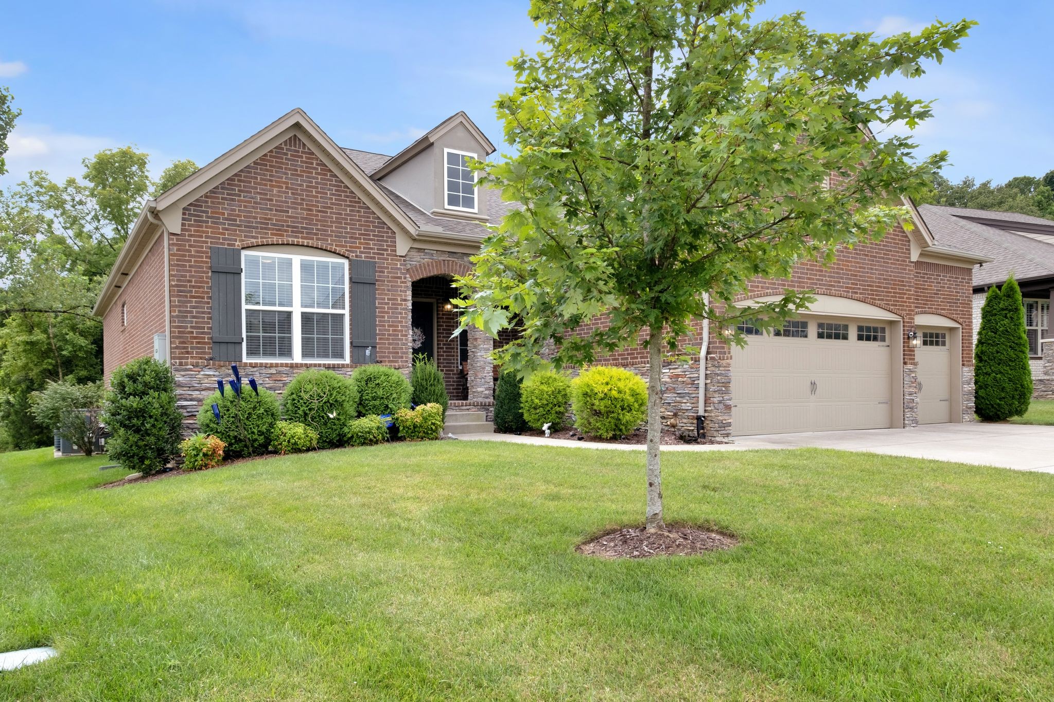 1063 River Oaks Blvd Property Photo 1