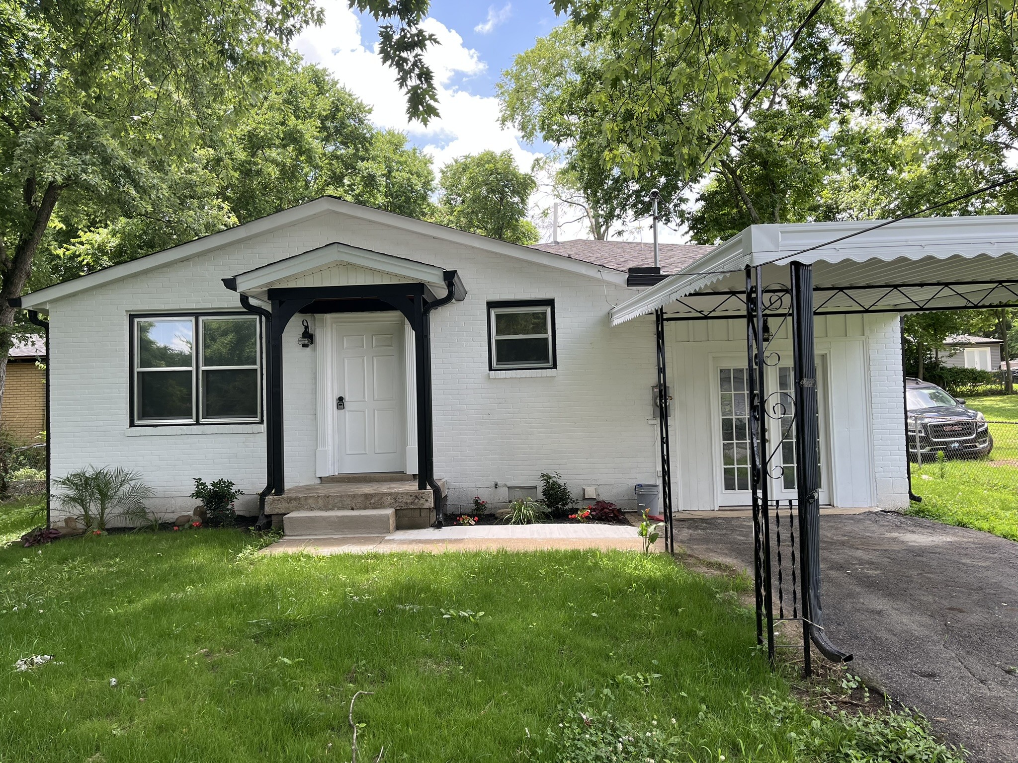216 Aurora Ave Property Photo 1