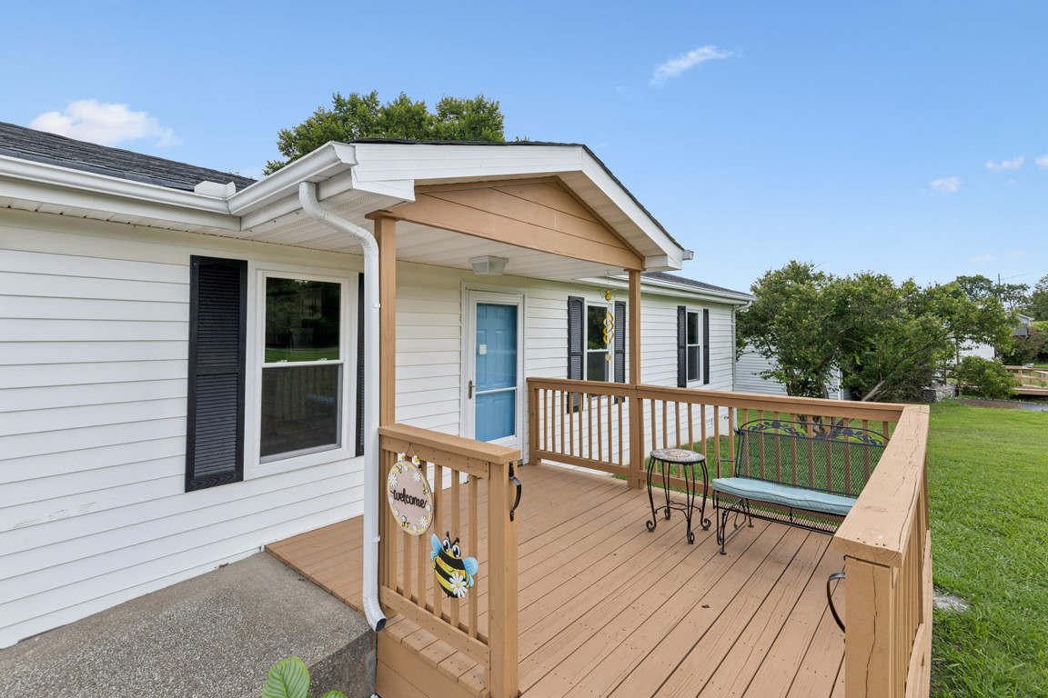 233 Curd Rd Property Photo 1