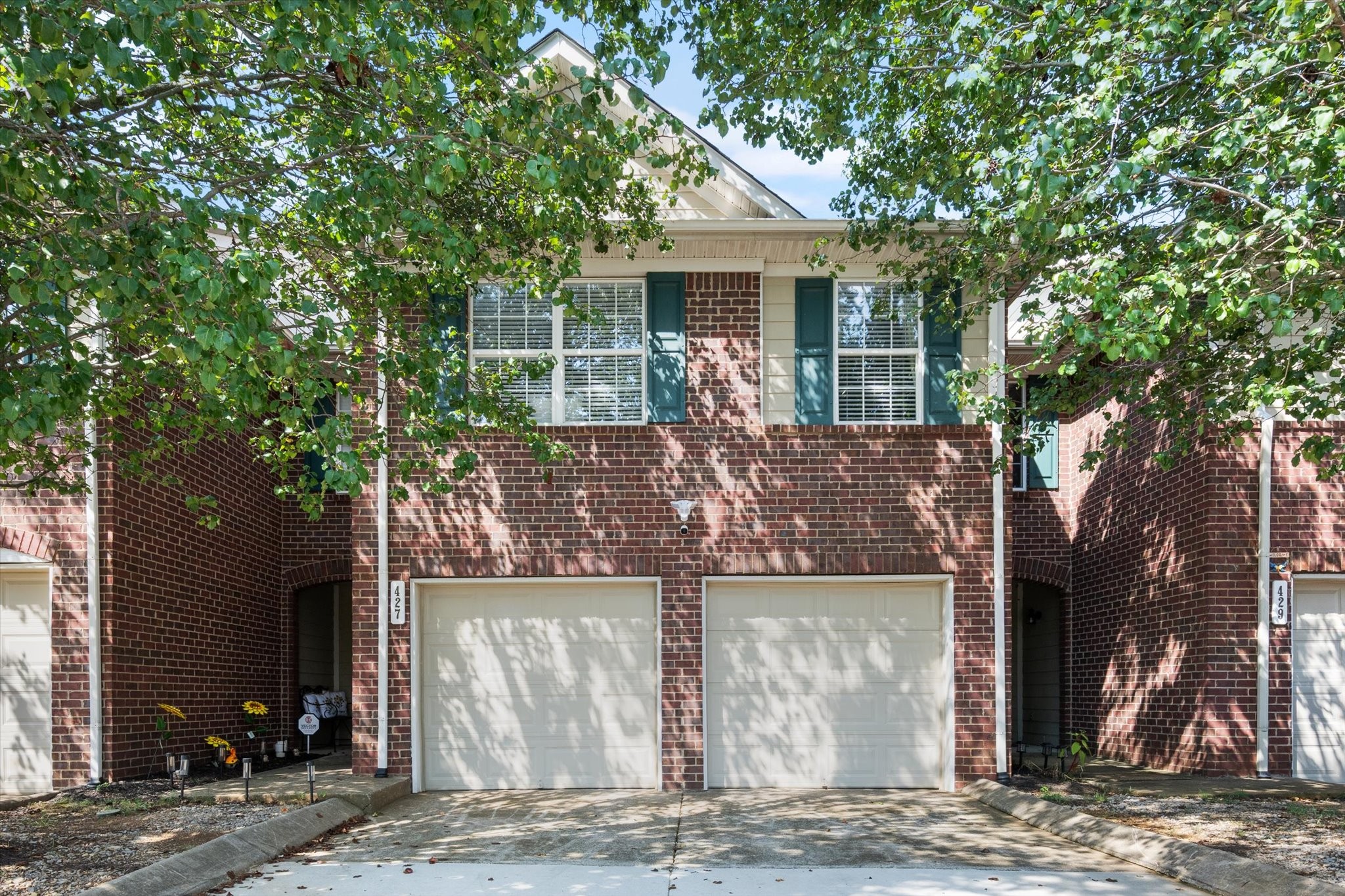 427 Heath Pl Property Photo 1