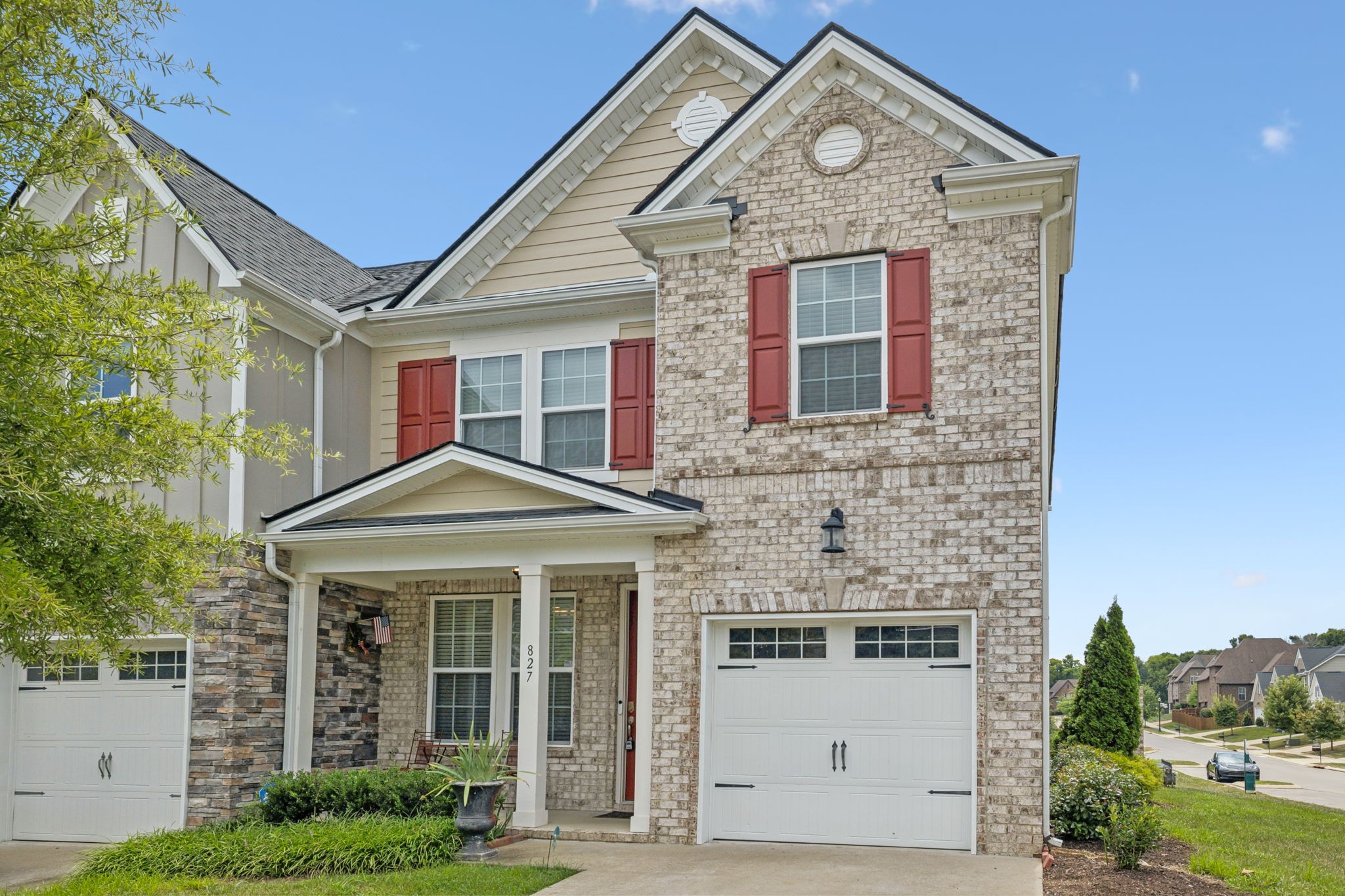827 Kennear Ln Property Photo 1