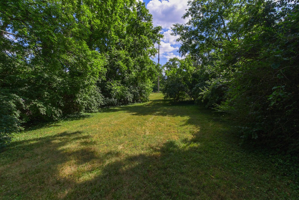 433 E Trinity Ln Property Photo 3