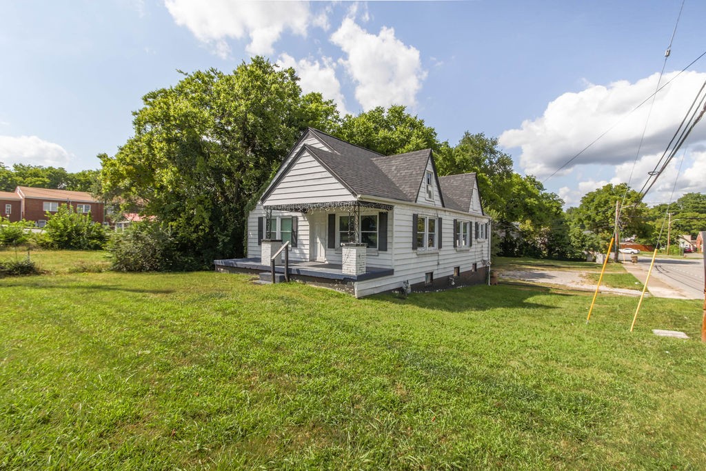 433 E Trinity Ln Property Photo 5