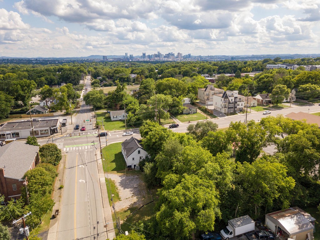 433 E Trinity Ln Property Photo 9
